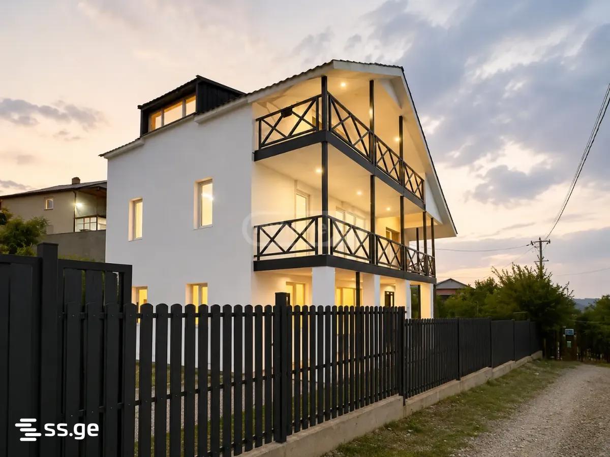 6 Room Private House For Sale view 1