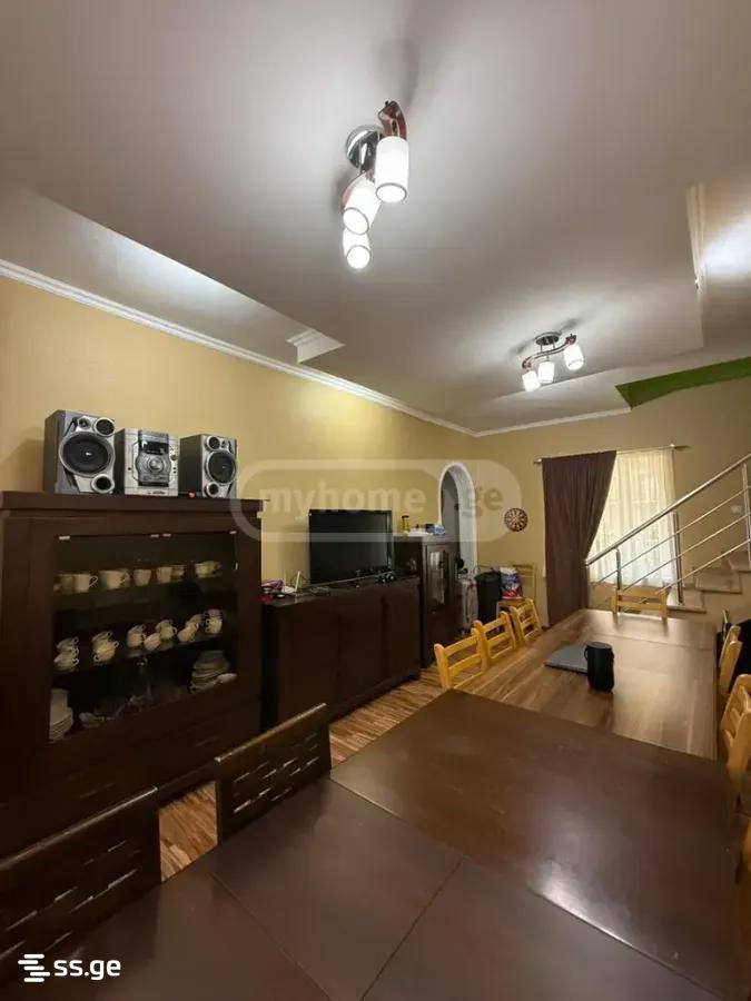 5 Room Private House For Sale view 3