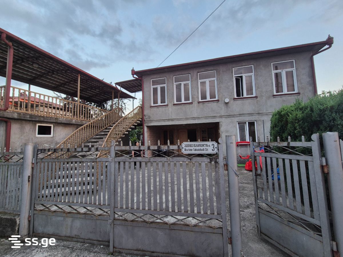 7 Room Private House For Sale view 1