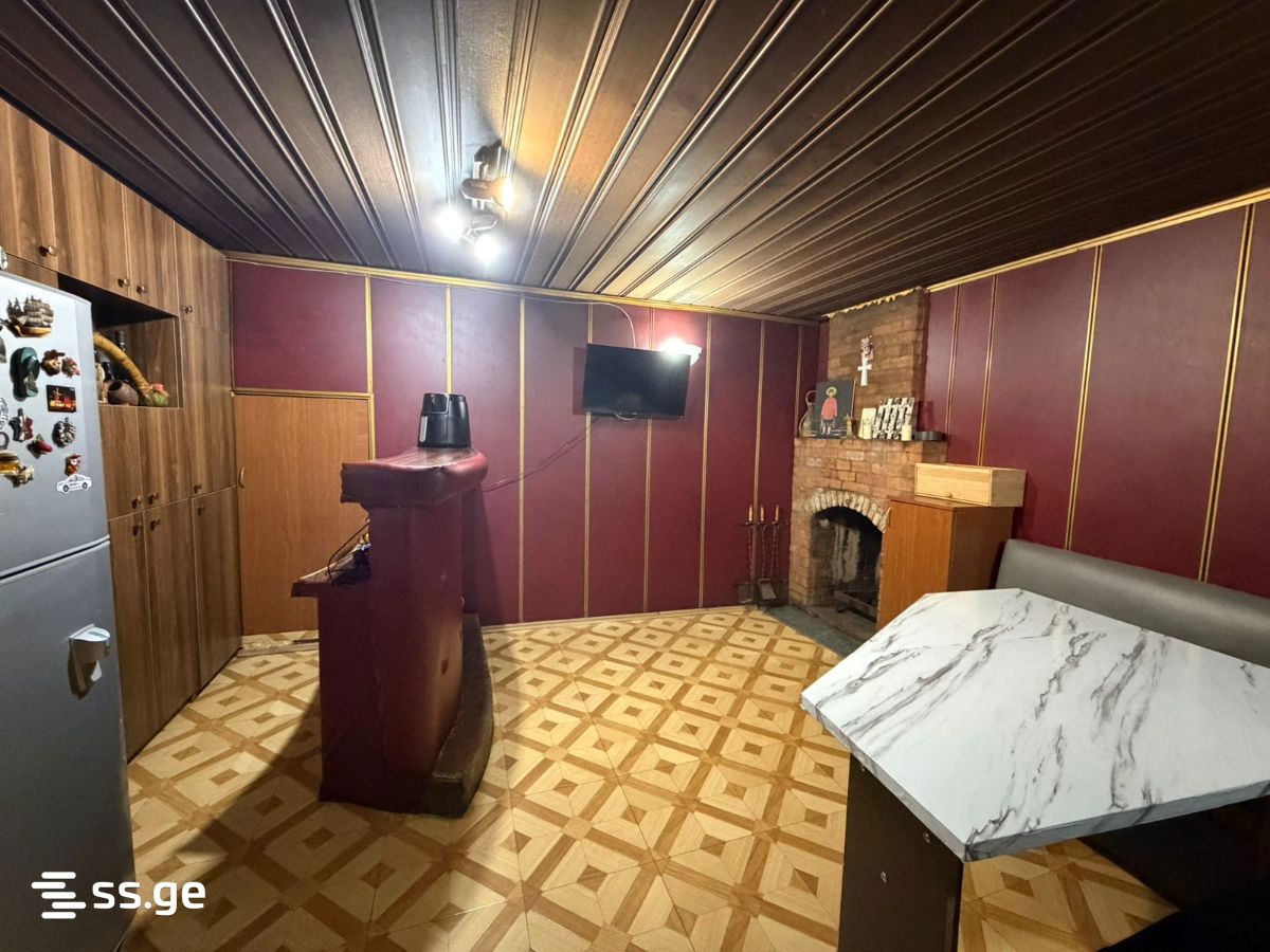 8 Room Private House For Sale view 6