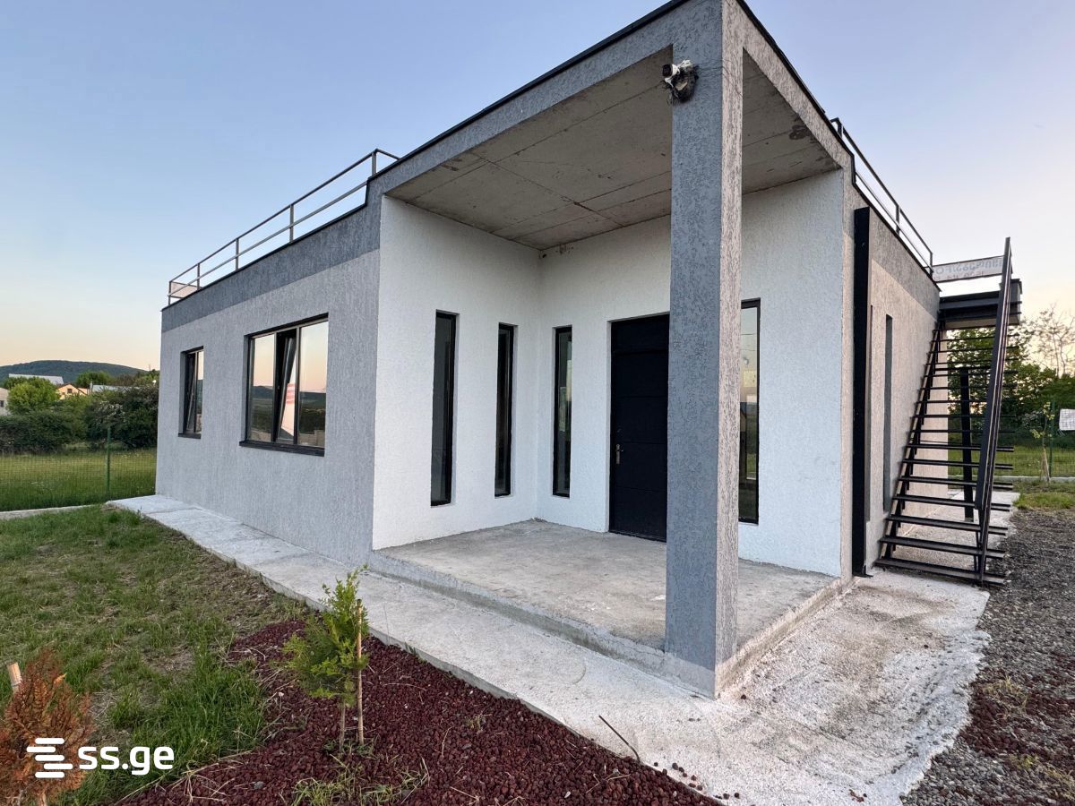 5 Room Private House For Sale view 2