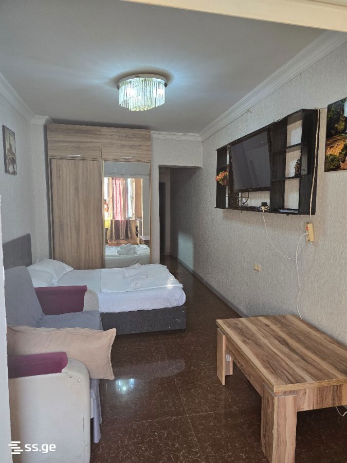 1 room Flat Daily rent. Batumi - Aanzicht 6