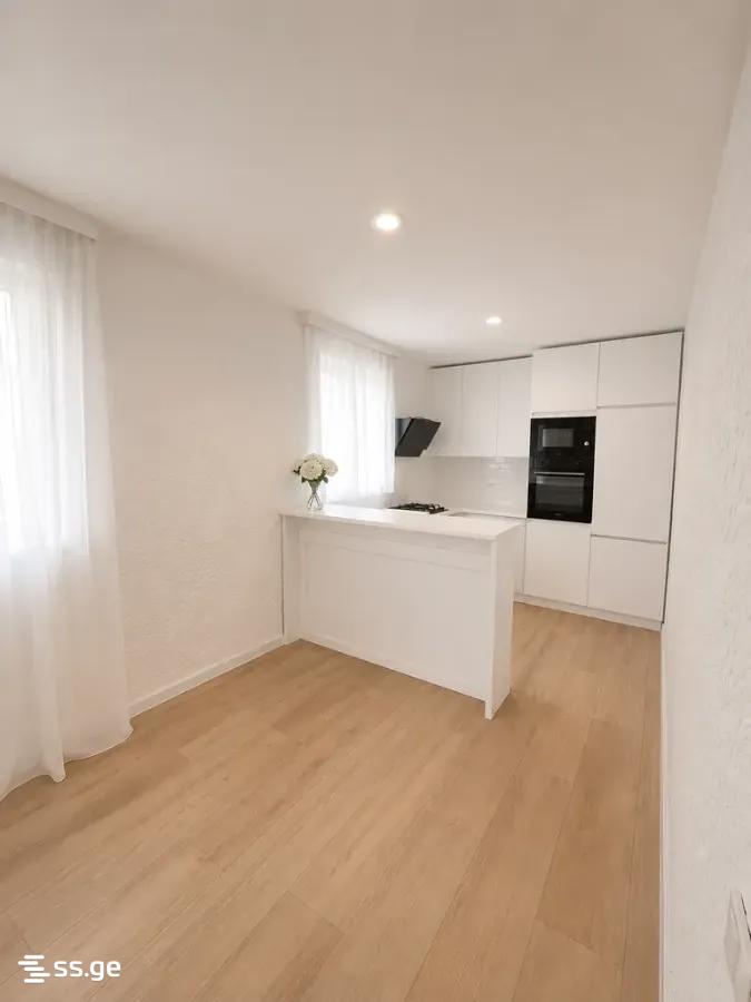 6 Room Private House For Sale view 4