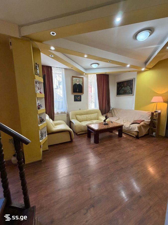 8 Room Private House For Sale view 12