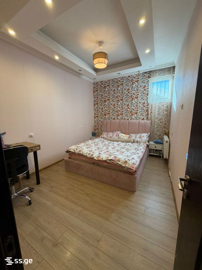 8 Room Private House For Sale view 4