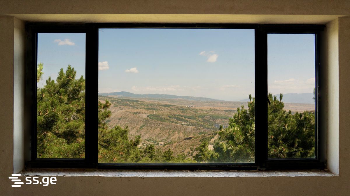 8 Room Private House For Sale view 3