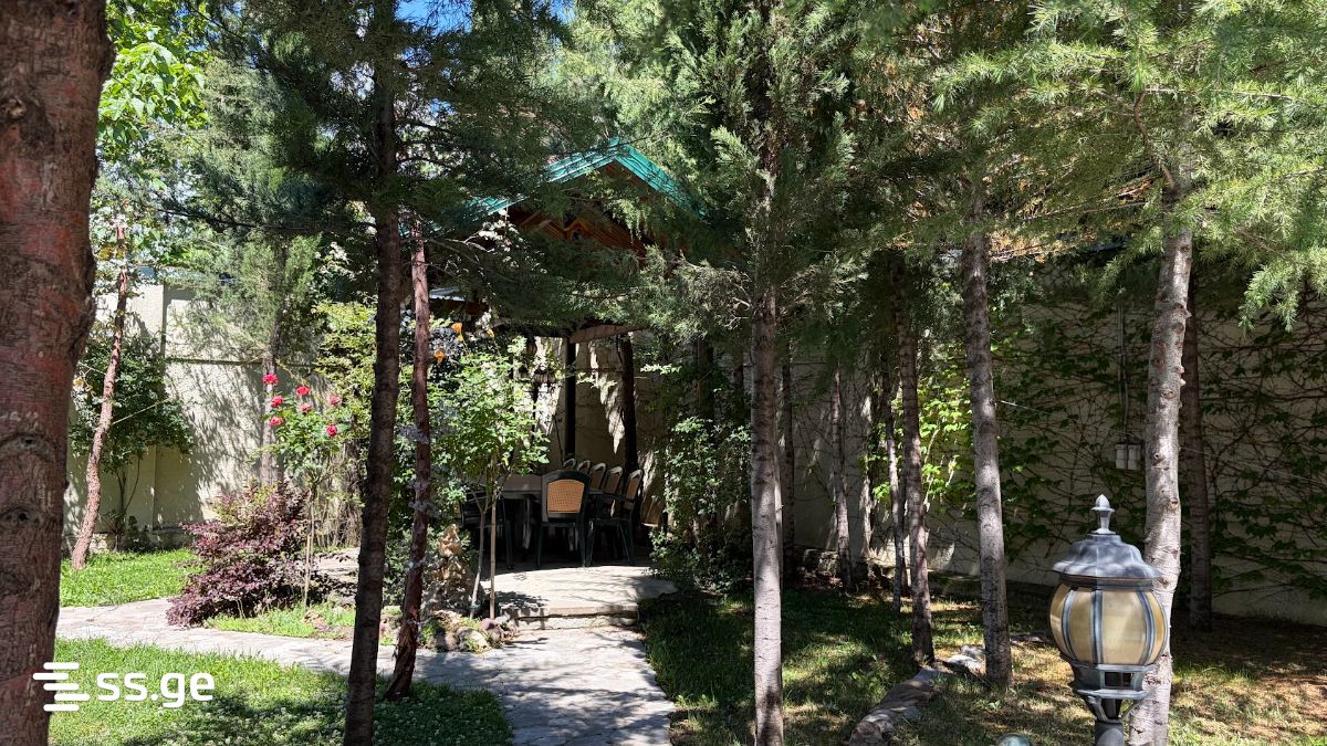 7 Room Private House For Sale view 3