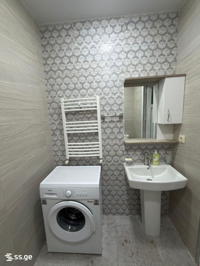 2 room Flat For Rent. Batumi - Altro