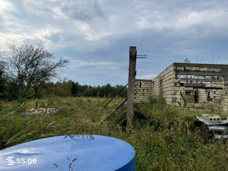 Продажа 1-комната Garage view 1