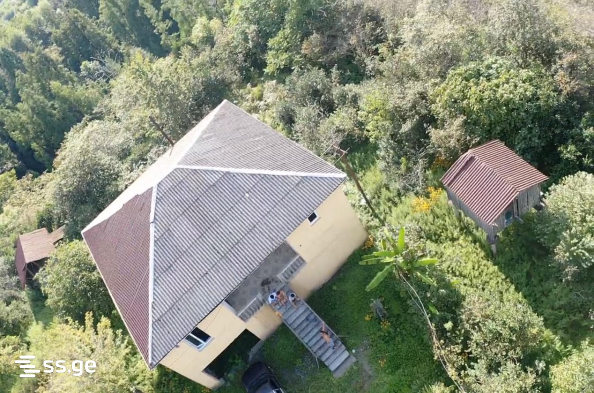 6 Room Private House For Sale view 3