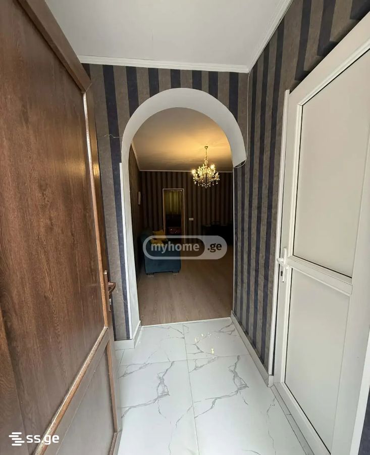 3 Room Private House For Rent. Sololaki view 8