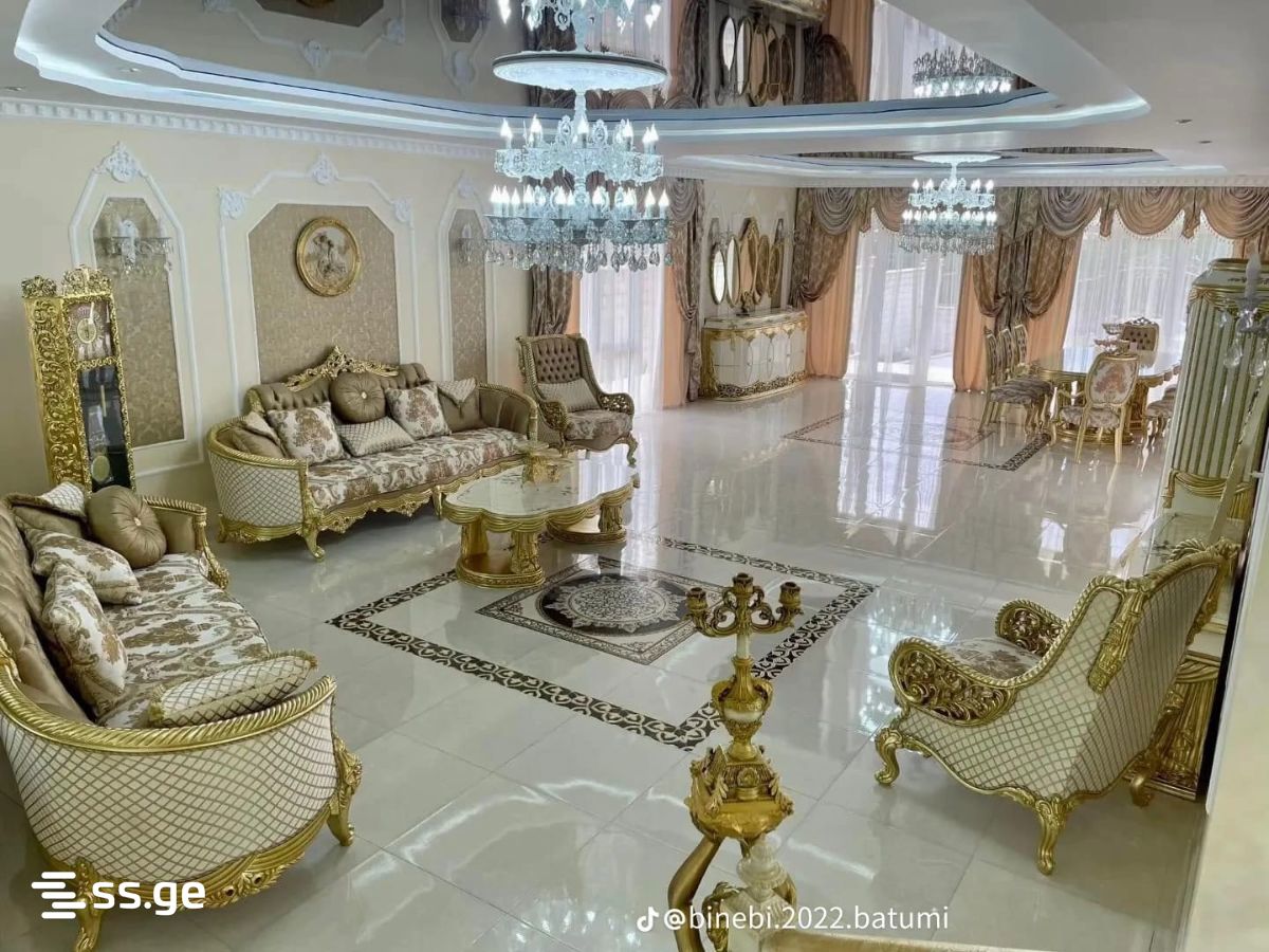 8 Room Private House For Sale view 2