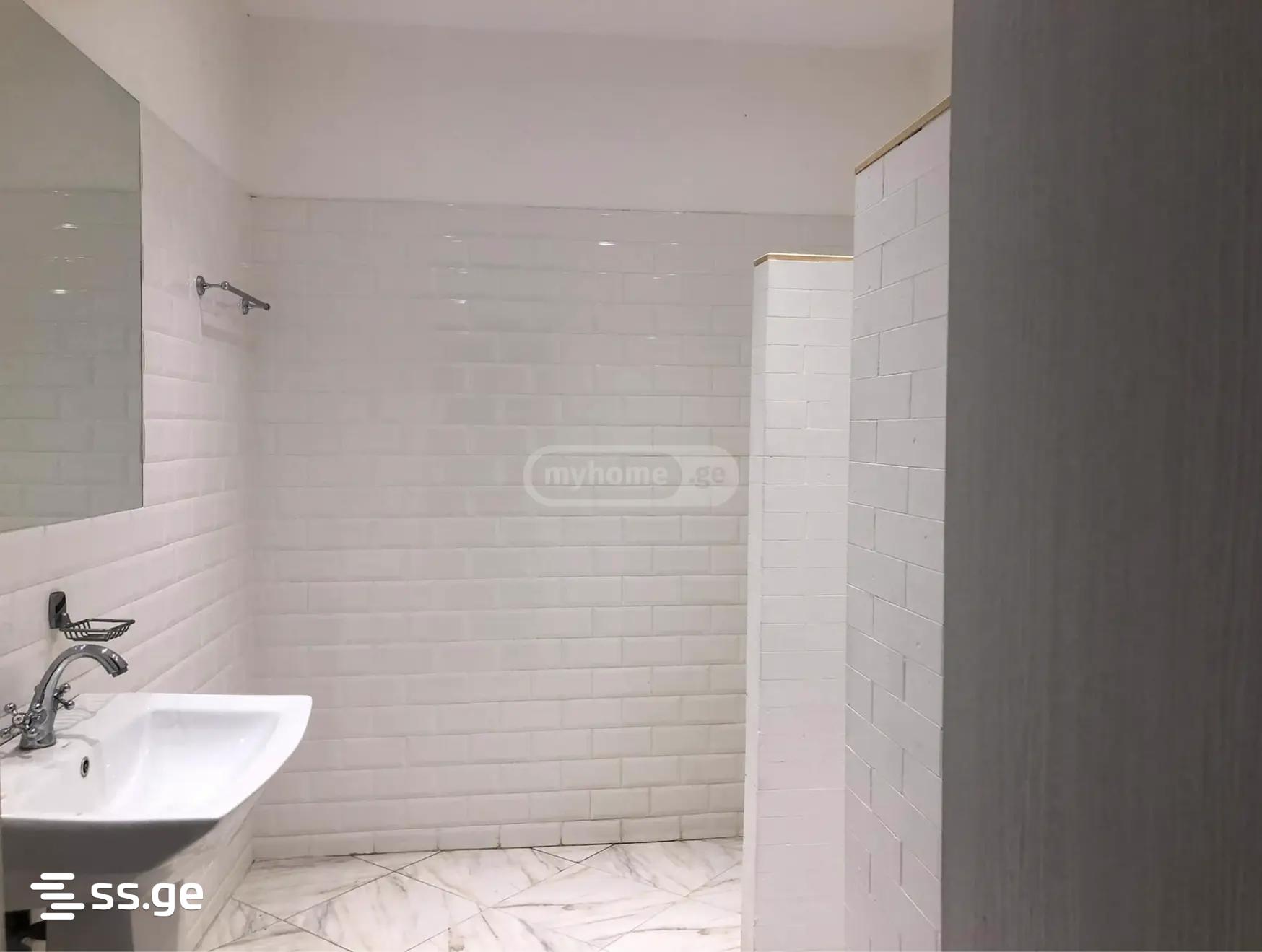 7 Room Private House For Sale view 3