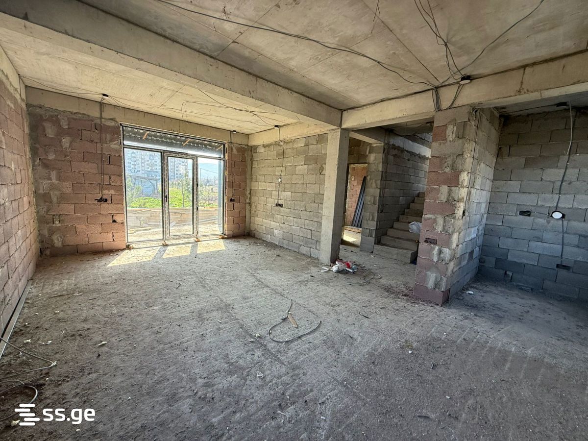 5 Room Private House For Sale view 2