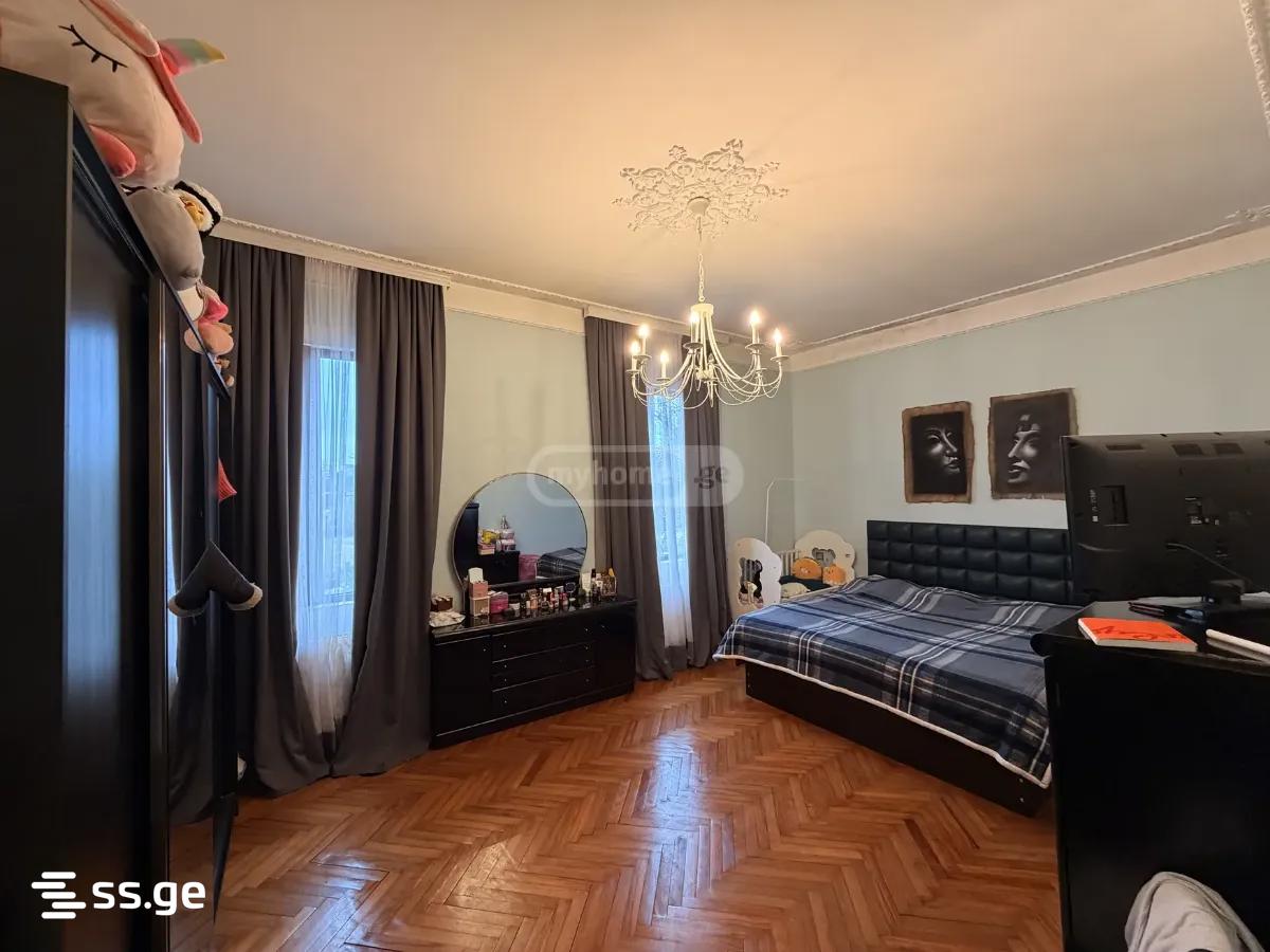 9 Room Private House For Sale view 15