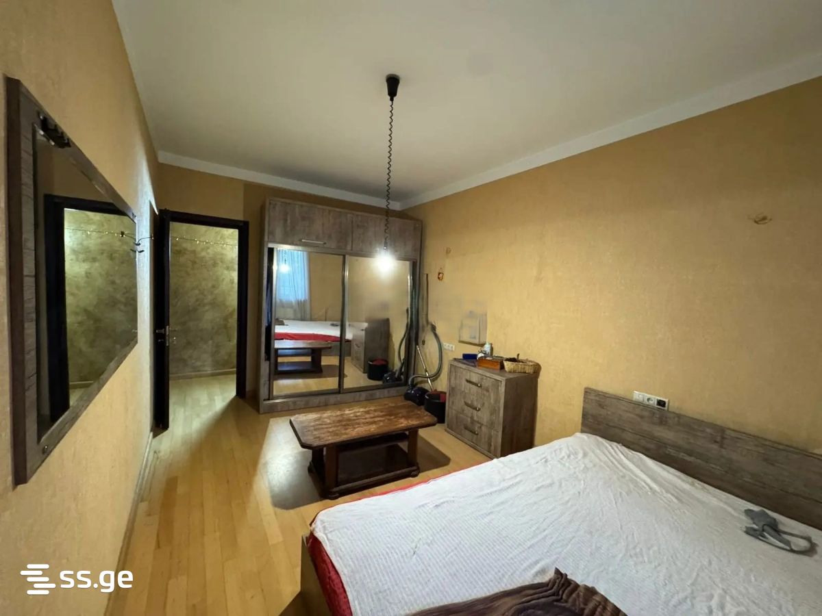 4 room Flat For Sale. Vake – pohled 3