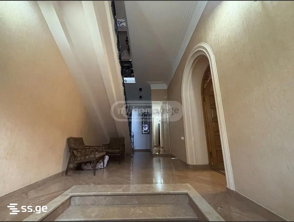 10 Room Private House For Sale view 1