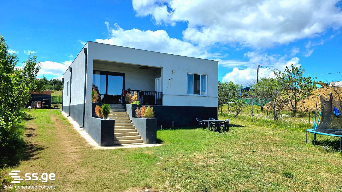 6 Room Private House For Sale view 1