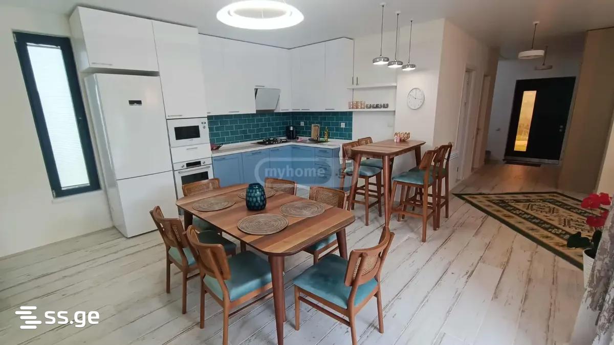 6 Room Private House For Sale view 2