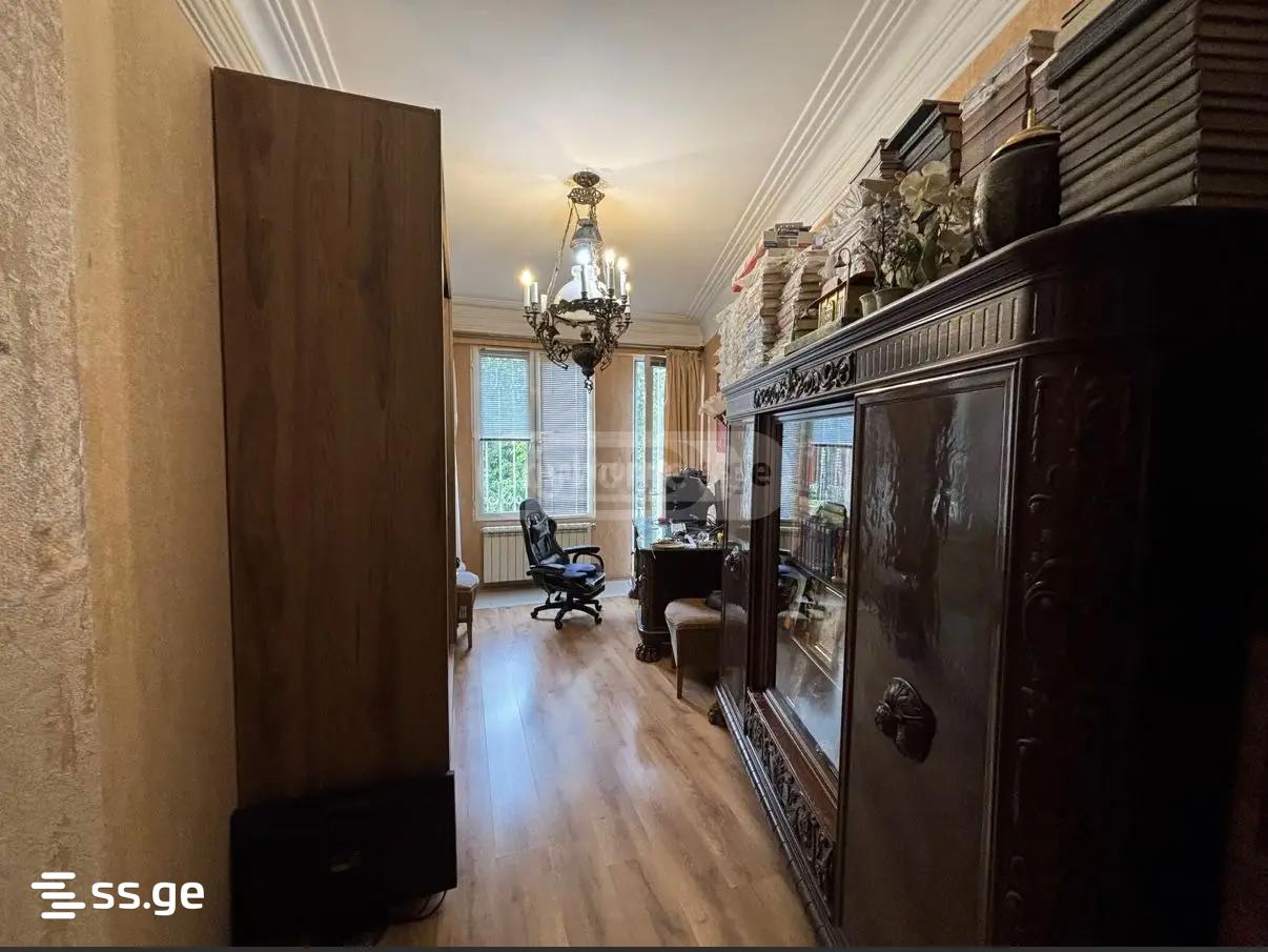 10 Room Private House For Sale view 4