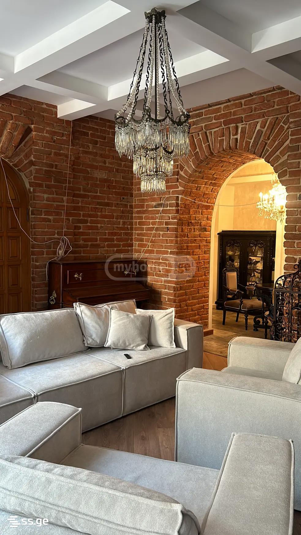 10 Room Private House For Sale view 3