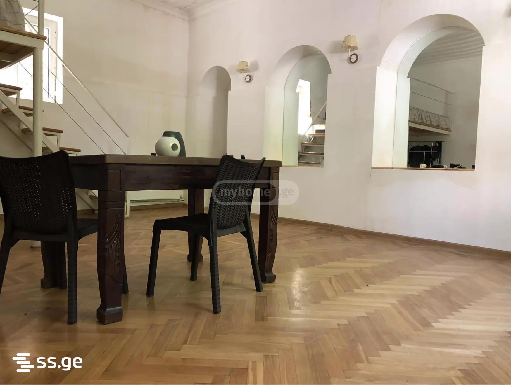 7 Room Private House For Sale view 4