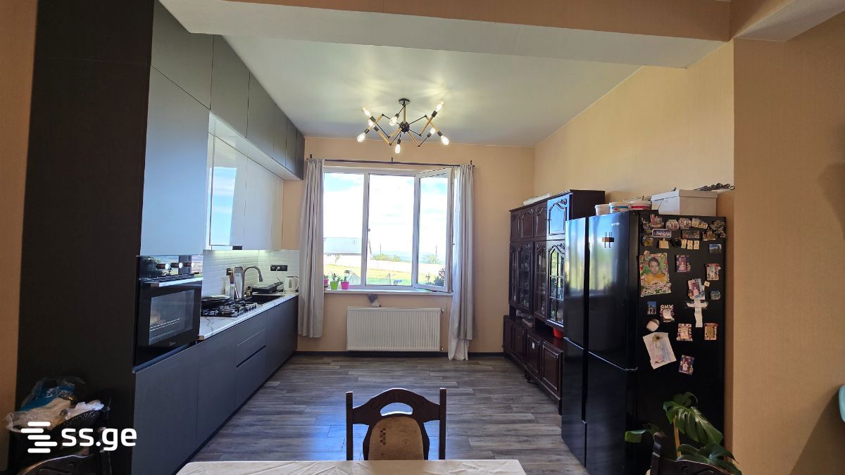 6 Room Private House For Sale view 3