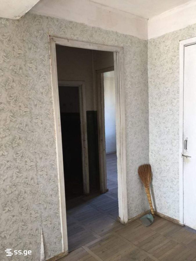 Продажа 4-комната Квартира view 2
