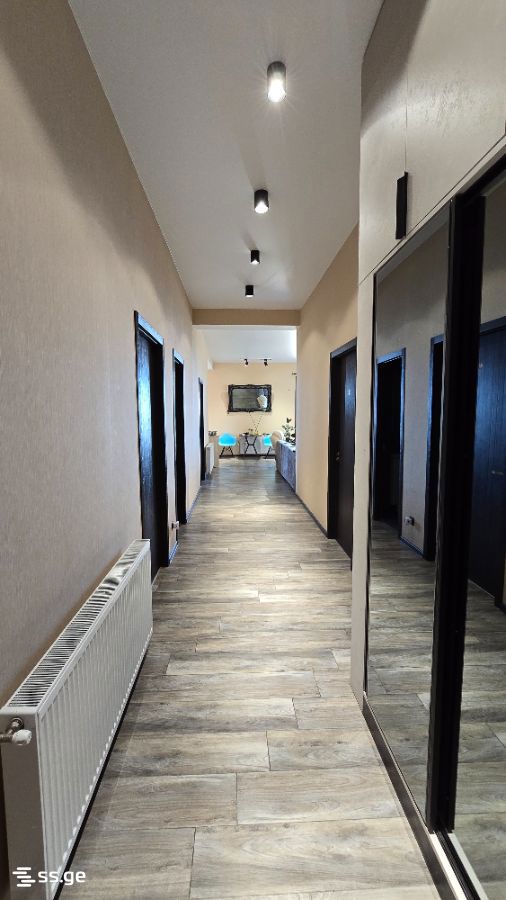 6 Room Private House For Sale view 2