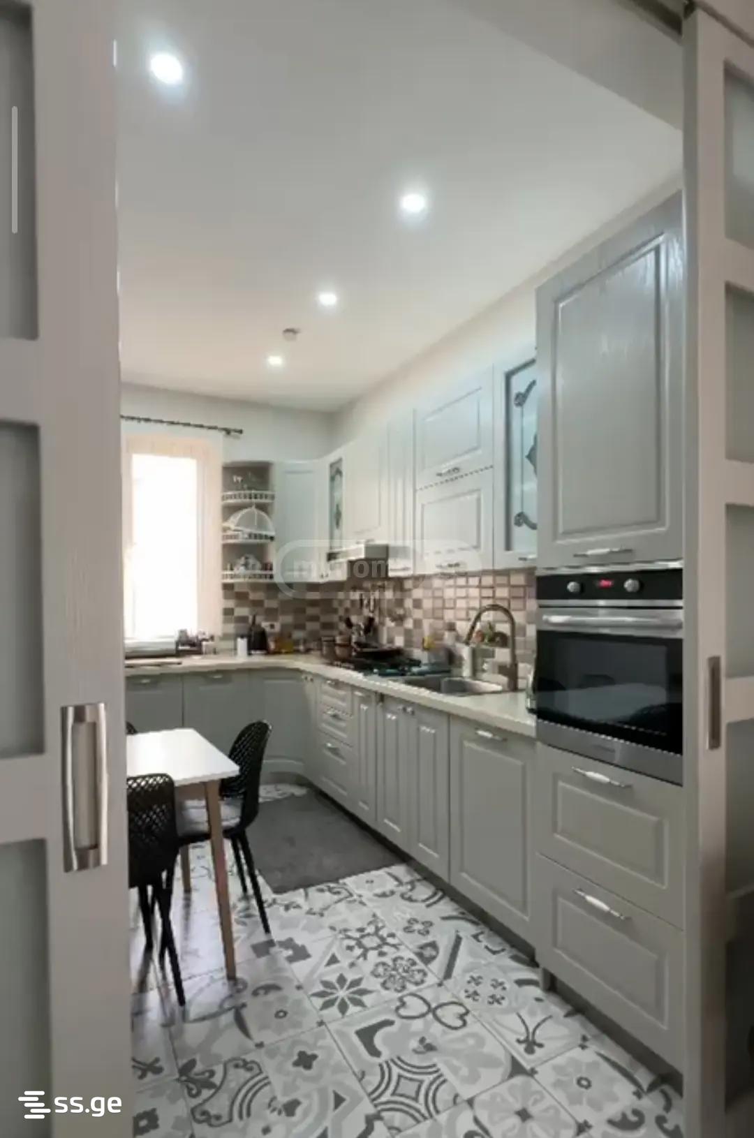 7 Room Private House For Sale view 2