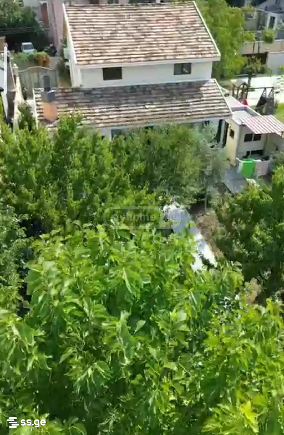 8 Room Private House For Sale view 4