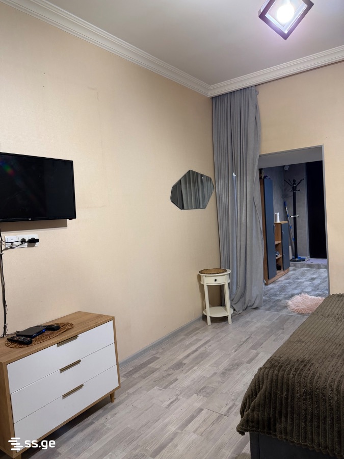 1 Room Flat For Rent. Mtatsminda, 1 of 12