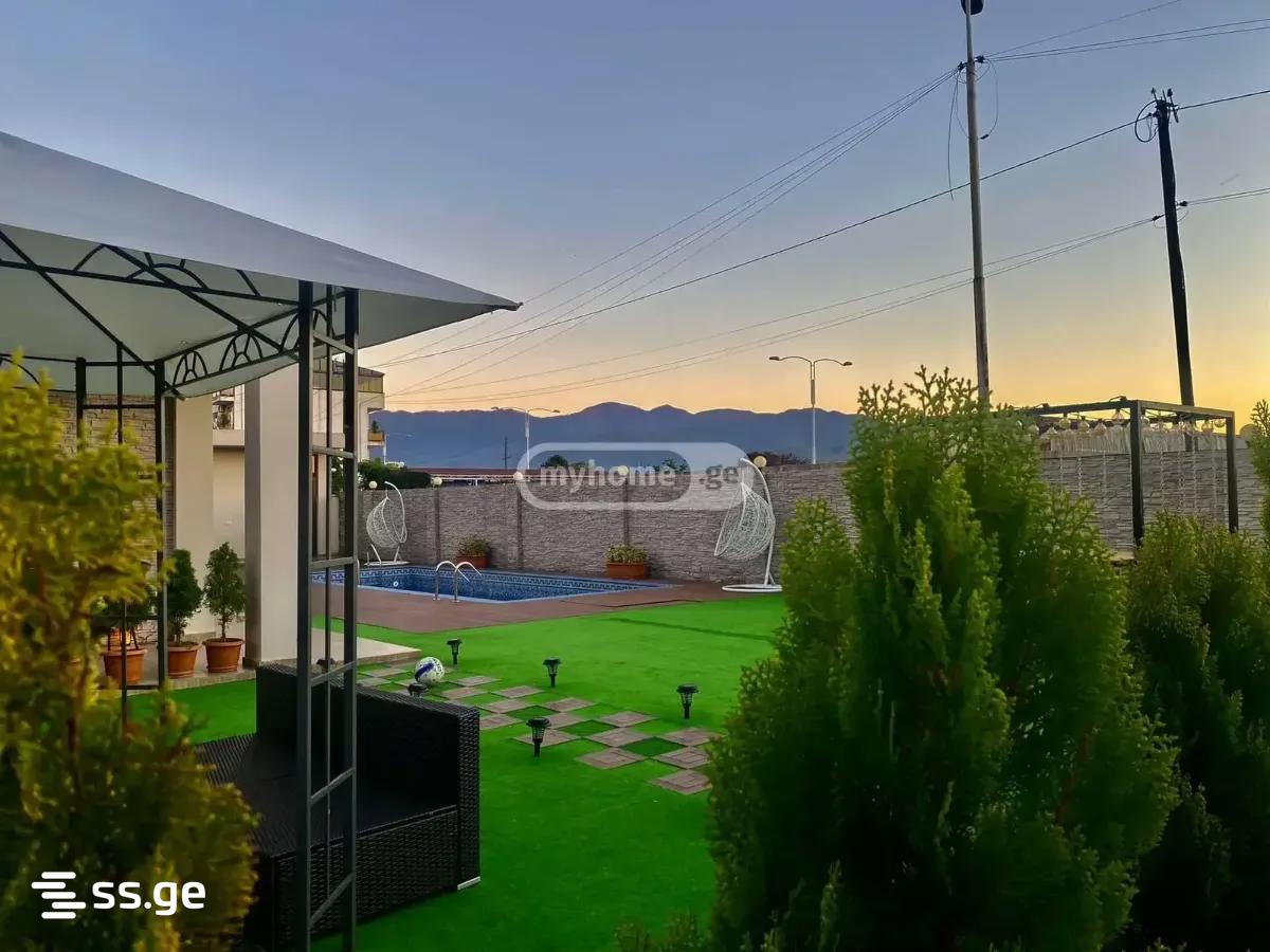 10 Room Private House For Sale view 2