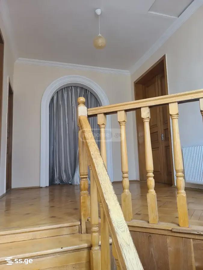 8 Room Private House For Sale view 3