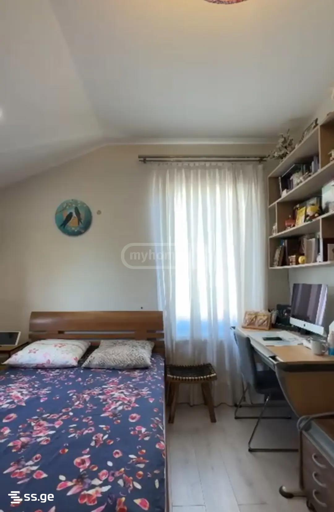 8 Room Private House For Sale view 13