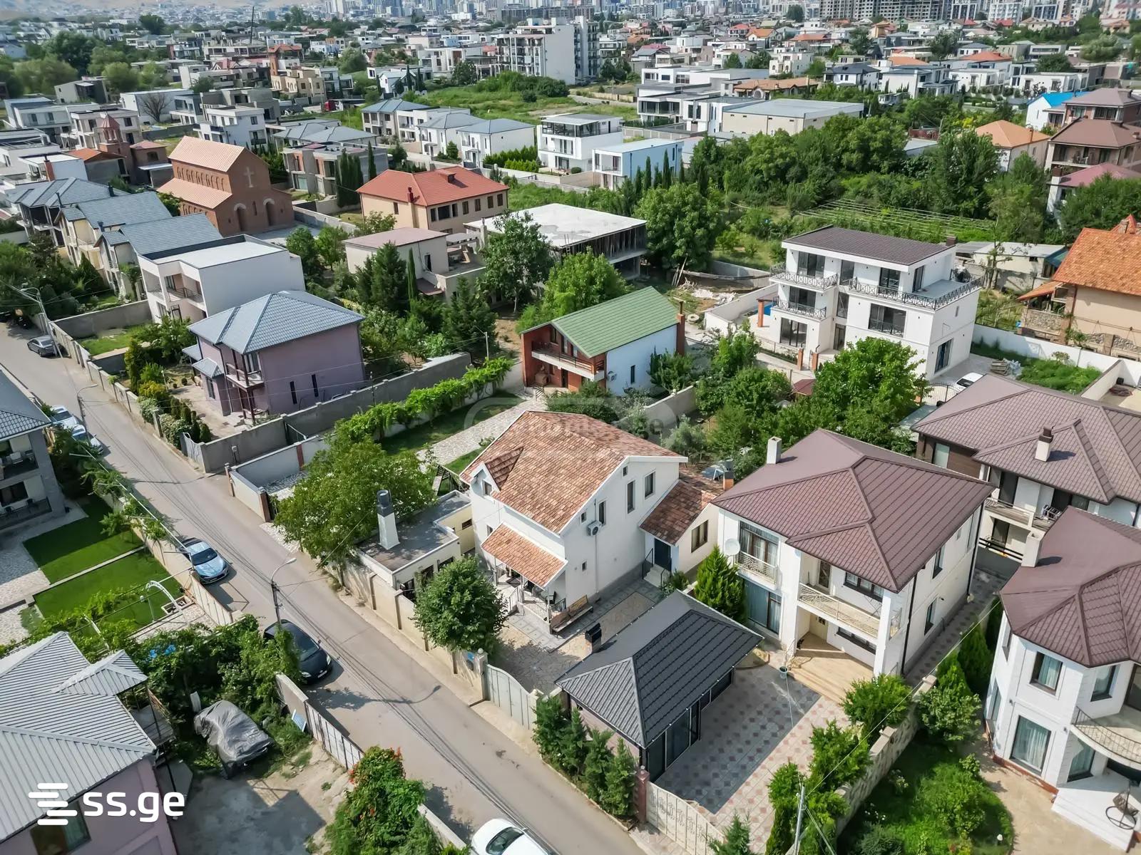7 Room Private House For Sale view 12