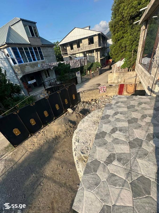 6 Room Private House For Sale view 3