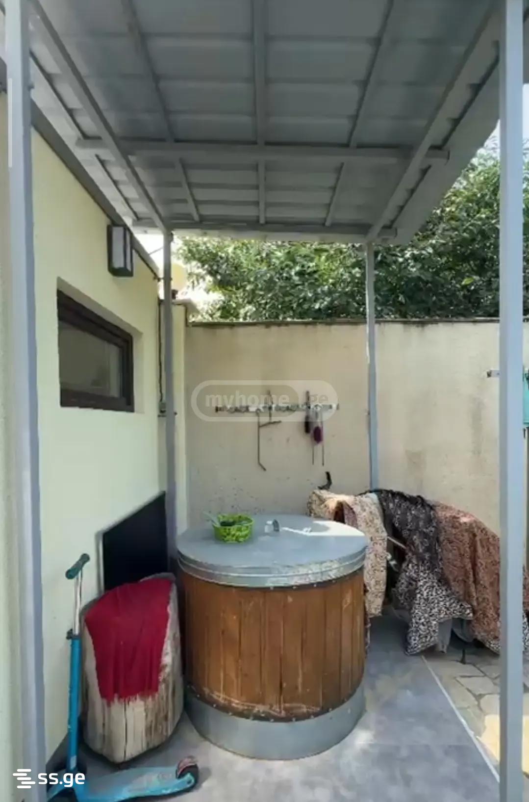 8 Room Private House For Sale view 14