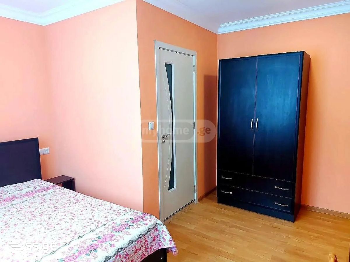 9 Room Private House For Sale view 2