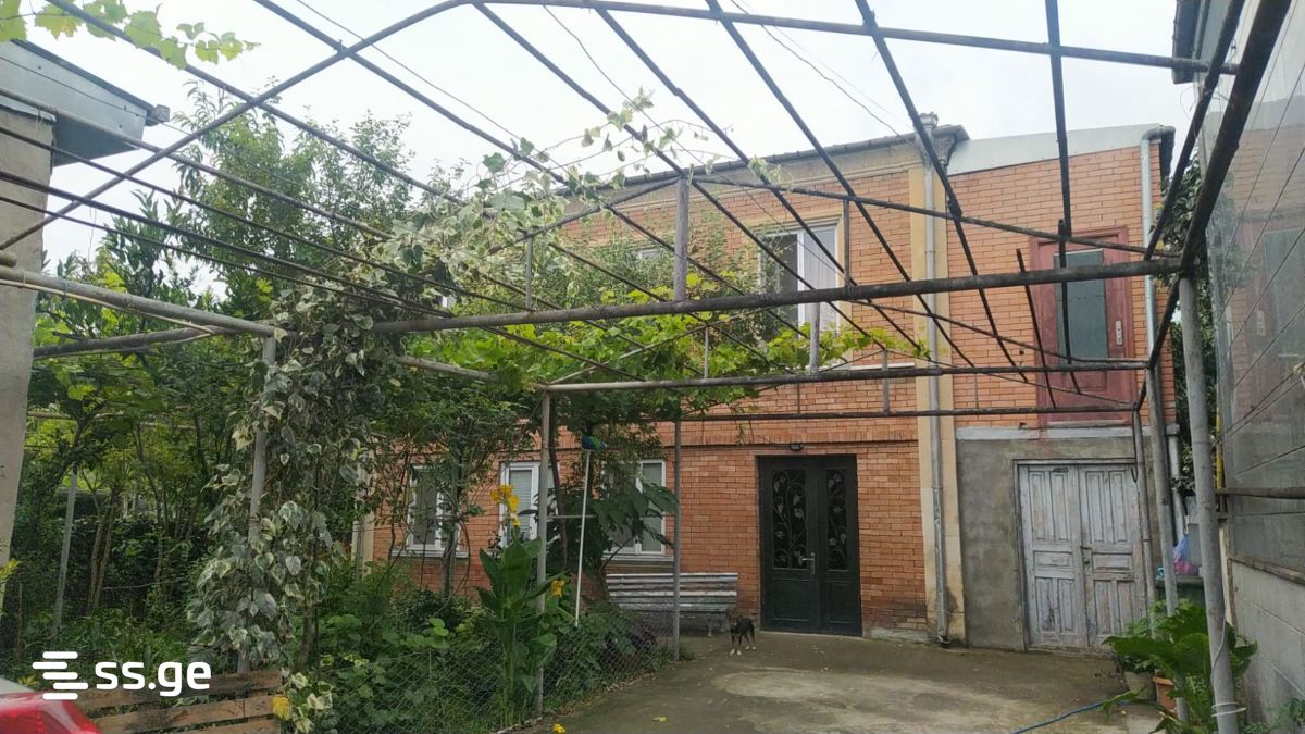 6 Room Private House For Sale view 3