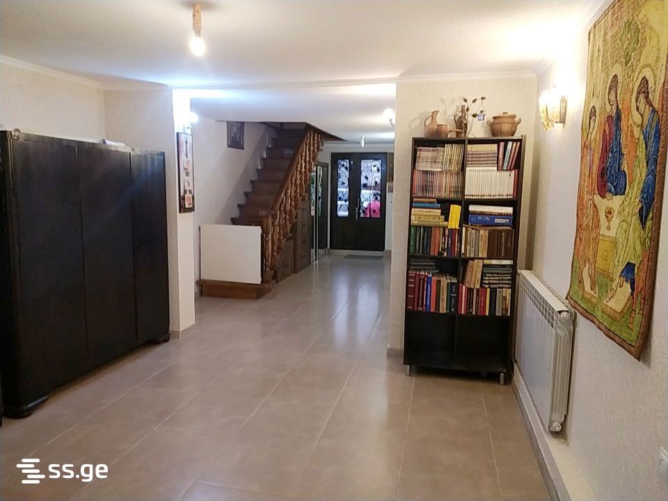 6 Room Private House For Sale view 2
