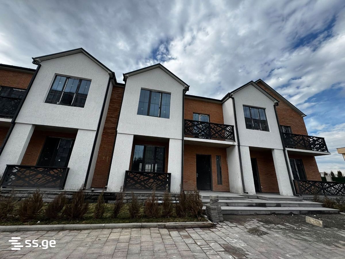 5 Room Private House For Sale view 2