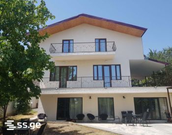 6 Room Summer Cottage For Rent. Mtatsminda, 1 of 4