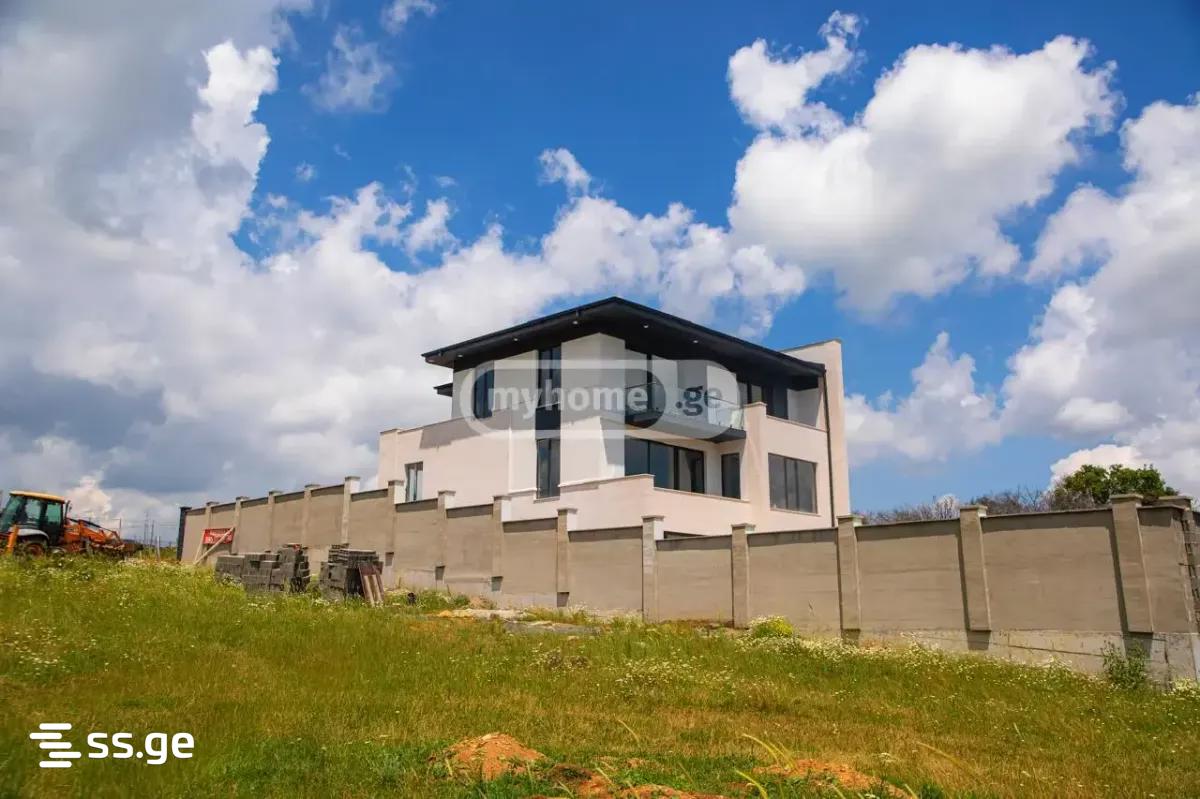 10 Room Private House For Sale view 9