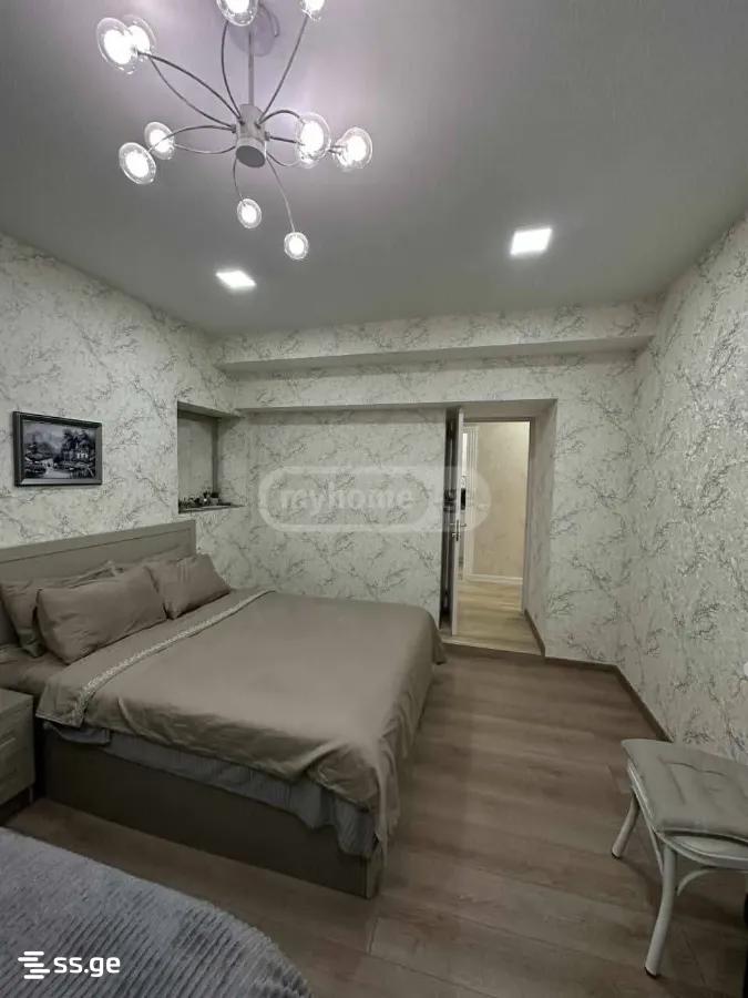 1 Room Private House For Rent. Sololaki view 8