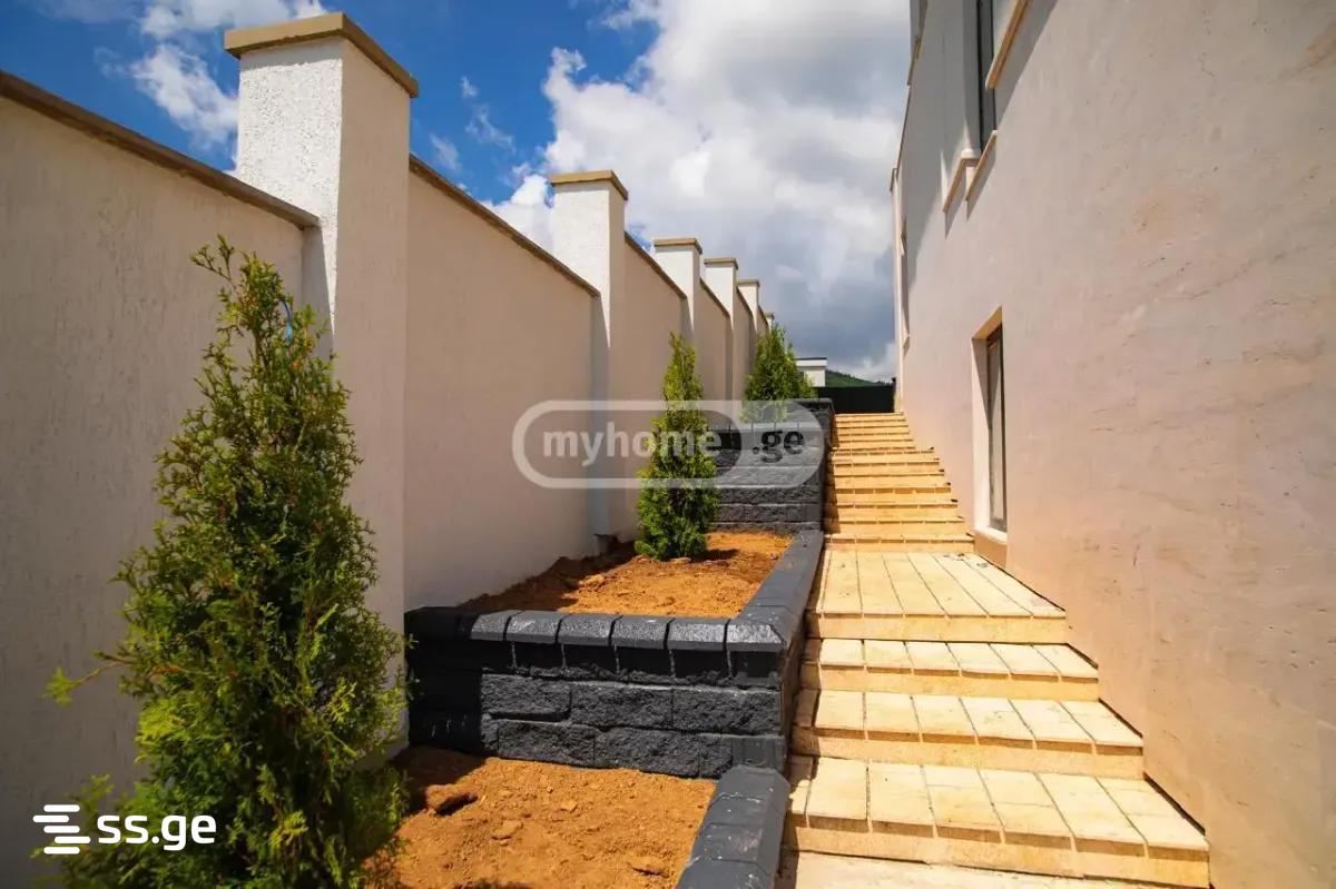 10 Room Private House For Sale view 4