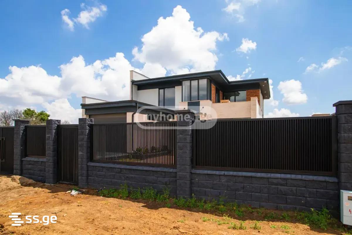 10 Room Private House For Sale view 2