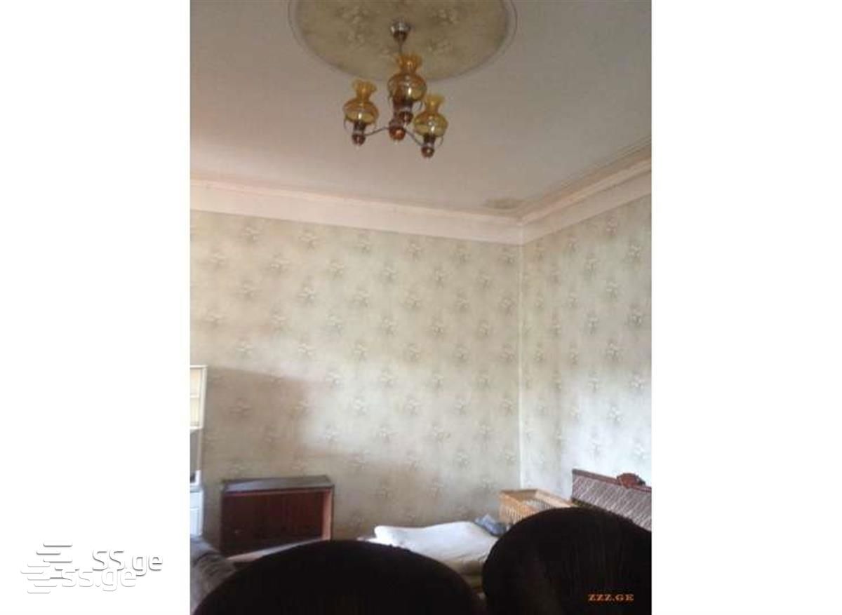 8 Room Private House For Sale view 3