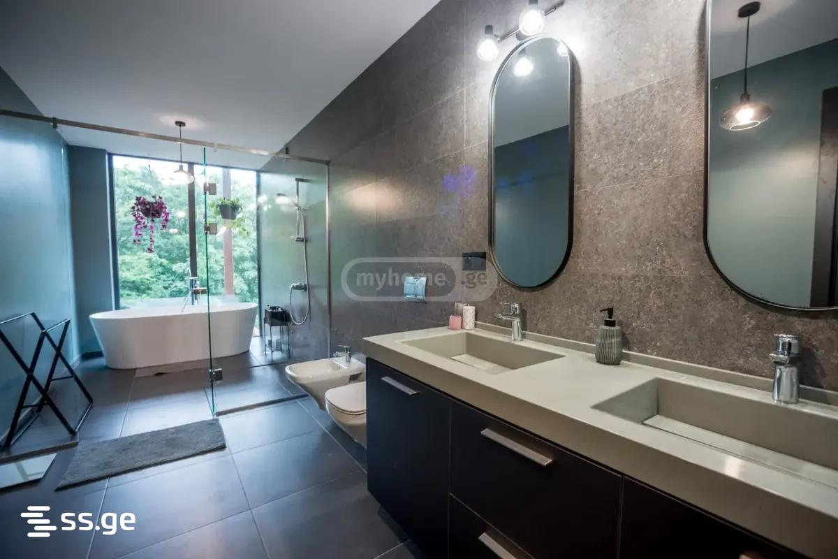 8 Room Private House For Sale view 4