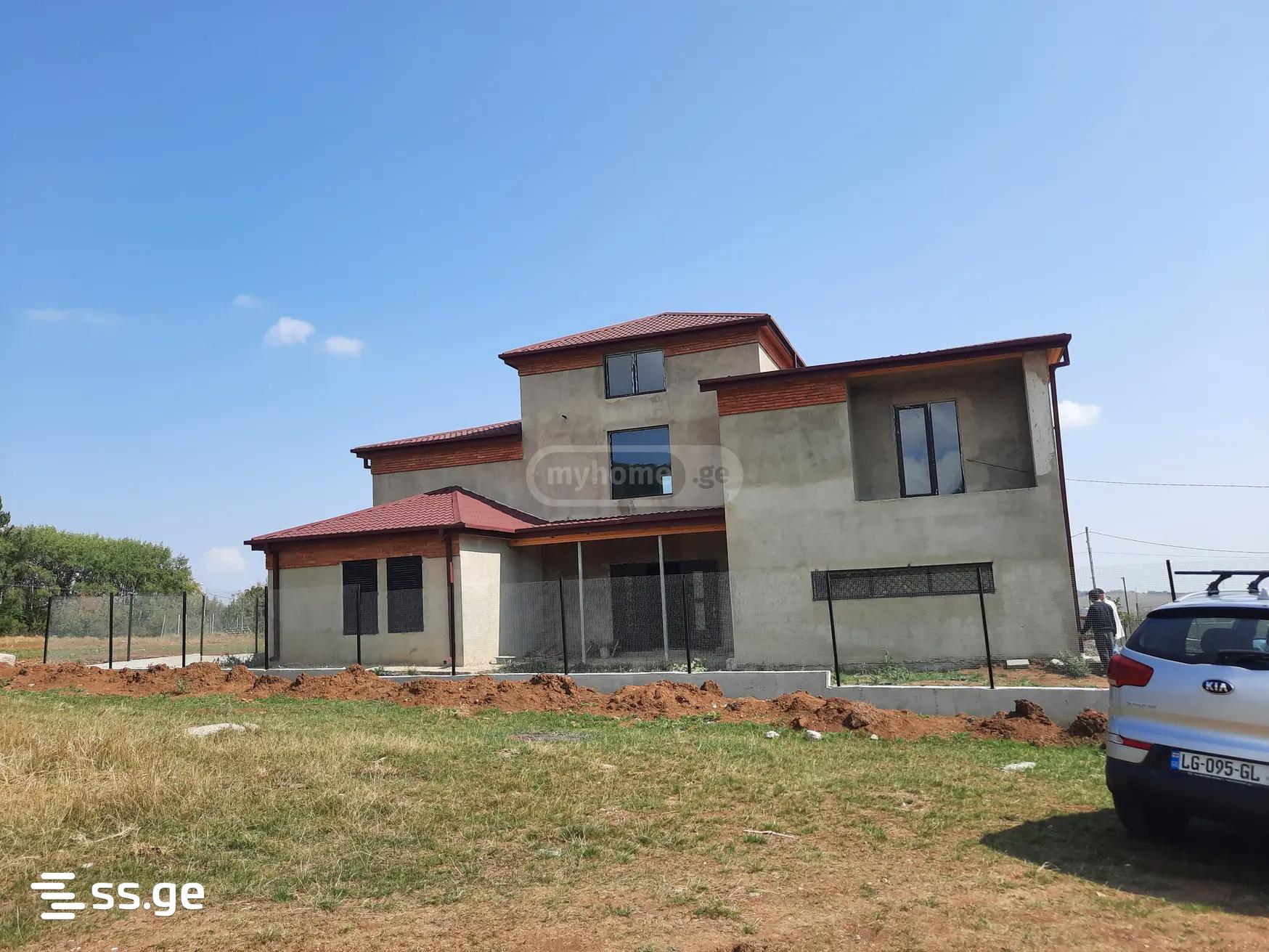7 Room Private House For Sale view 2